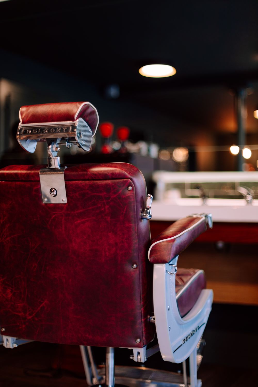 Fauteuil de barbier vintage en cuir rouge