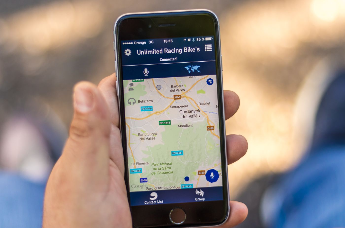 Smartphone affichant une carte de localisation